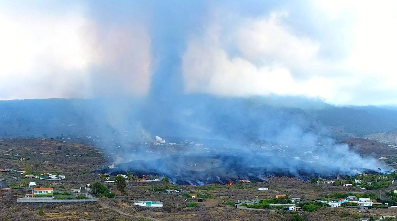 Fotos: El volcán de Canarias entra en erupción