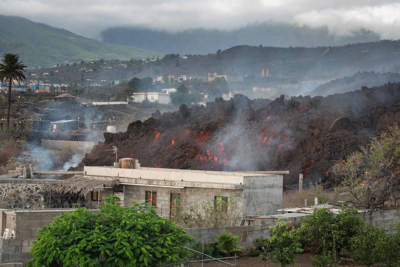 Fotos: El volcán de Canarias entra en erupción