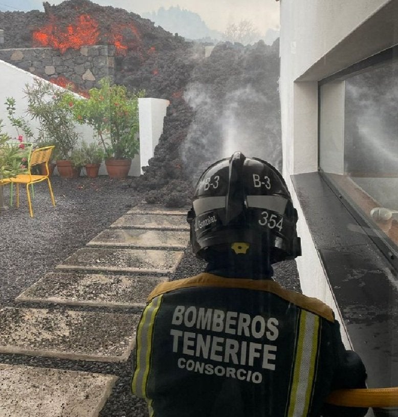 Fotos: El volcán de Canarias entra en erupción