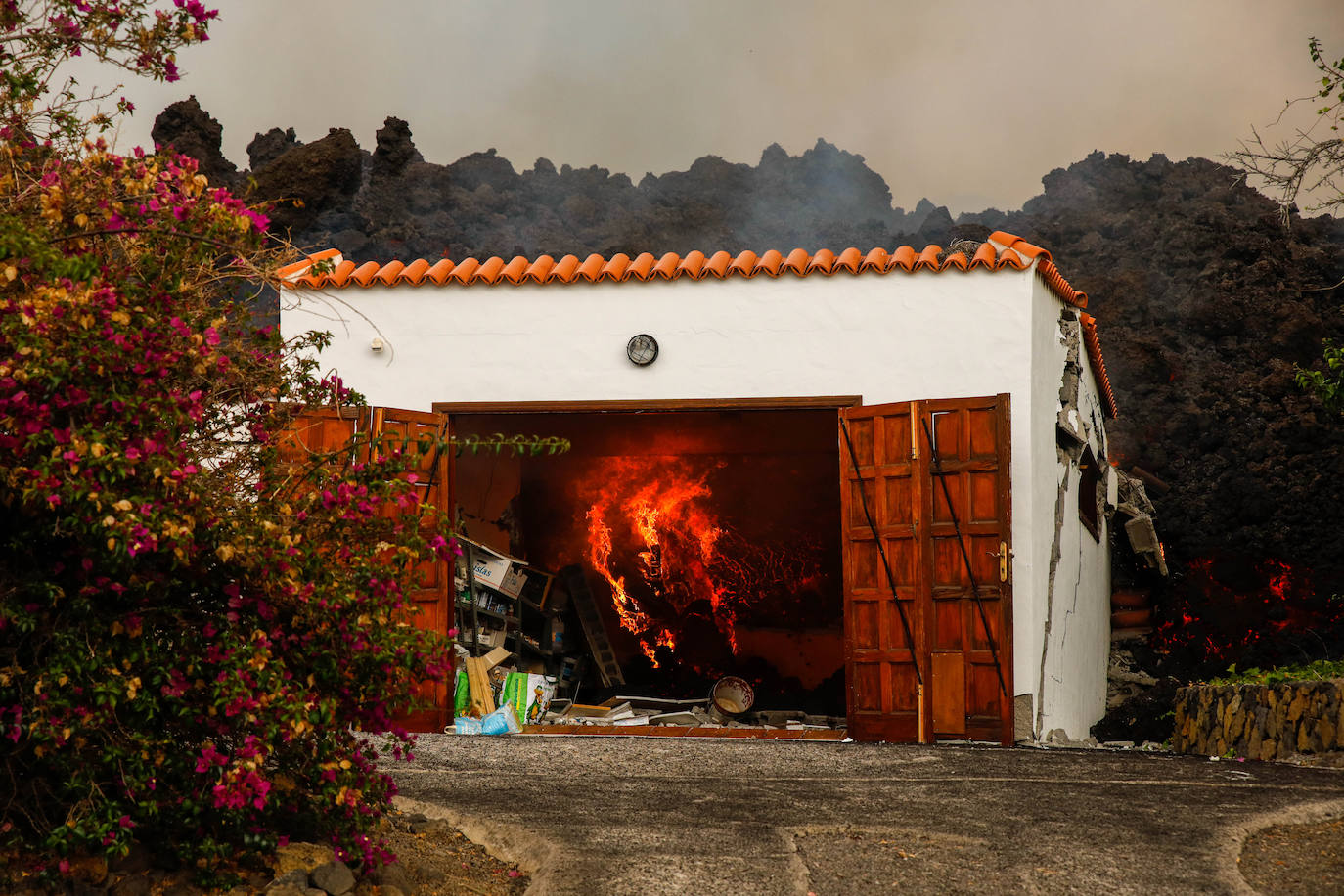 Fotos: El volcán de Canarias entra en erupción