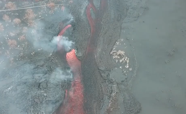 Así avanza la lava por La Palma vista desde el aire