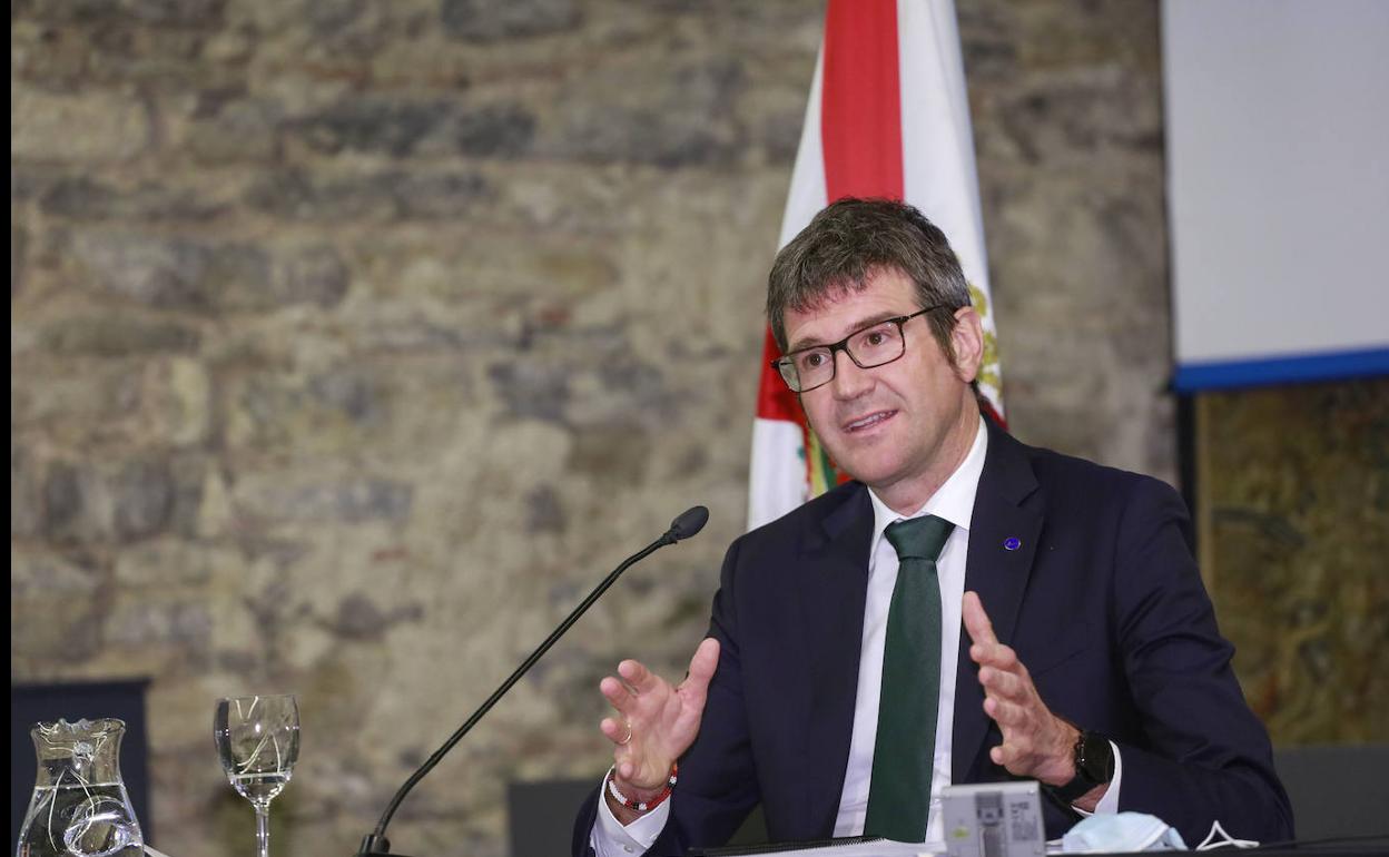 El alcalde, Gorka Urtaran.