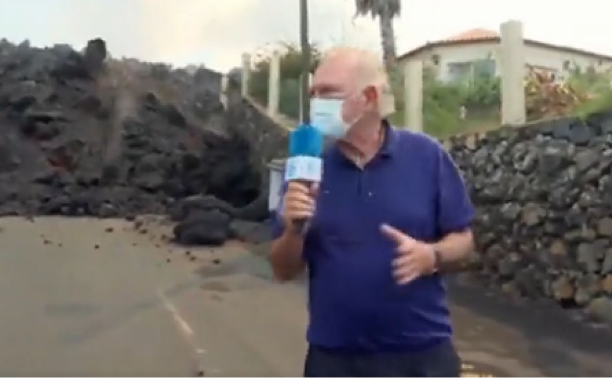 Pedro Piqueras realiza la crónica más arriesgada desde la lengua de fuego del volcán de La Palma