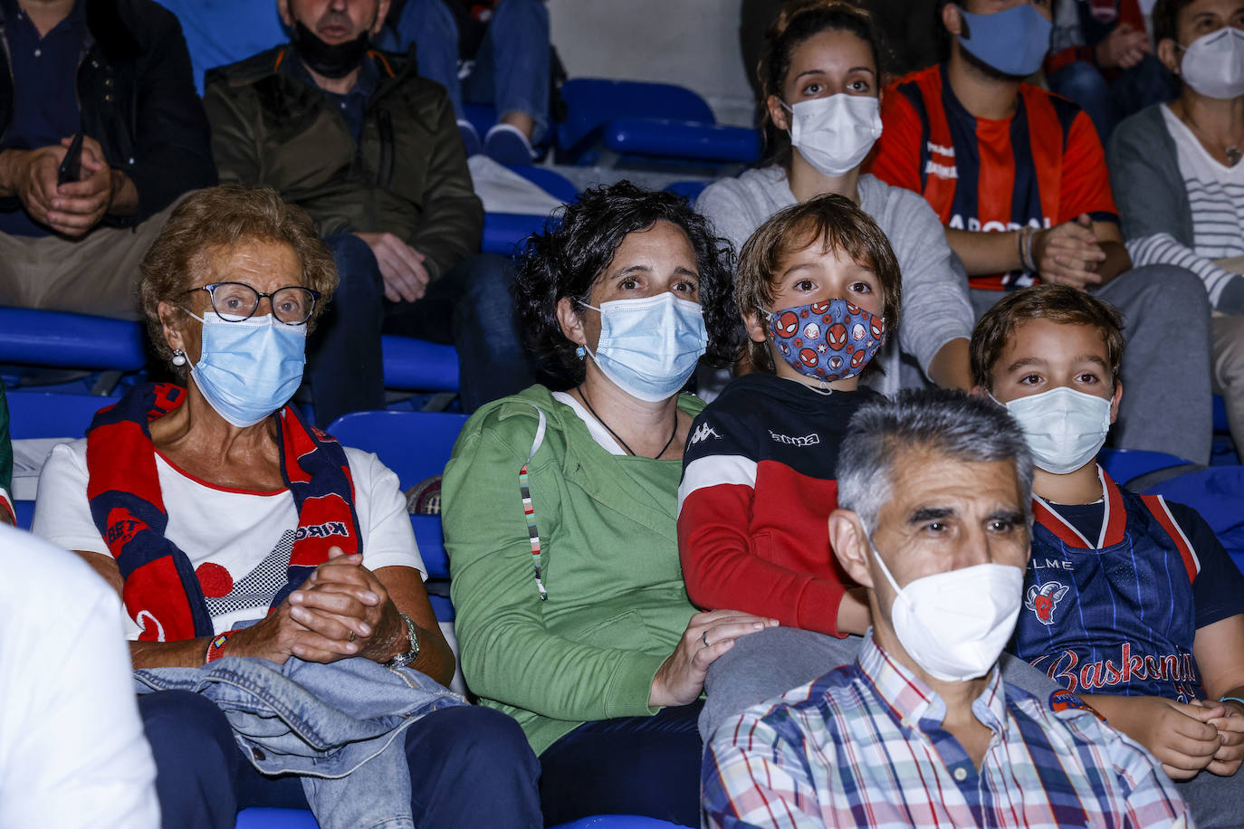 Fotos: Así ha sido el esperado regreso de la afición al Buesa Arena