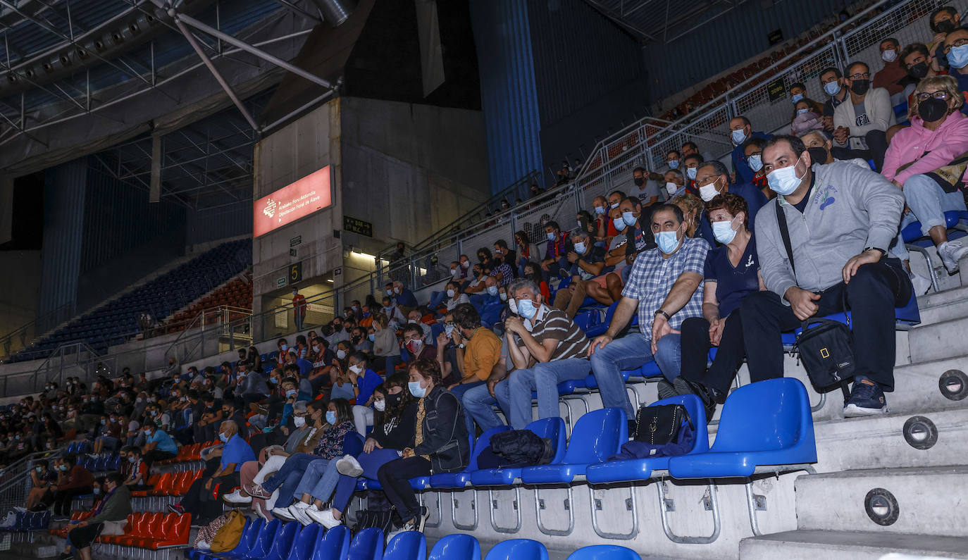 Fotos: Así ha sido el esperado regreso de la afición al Buesa Arena