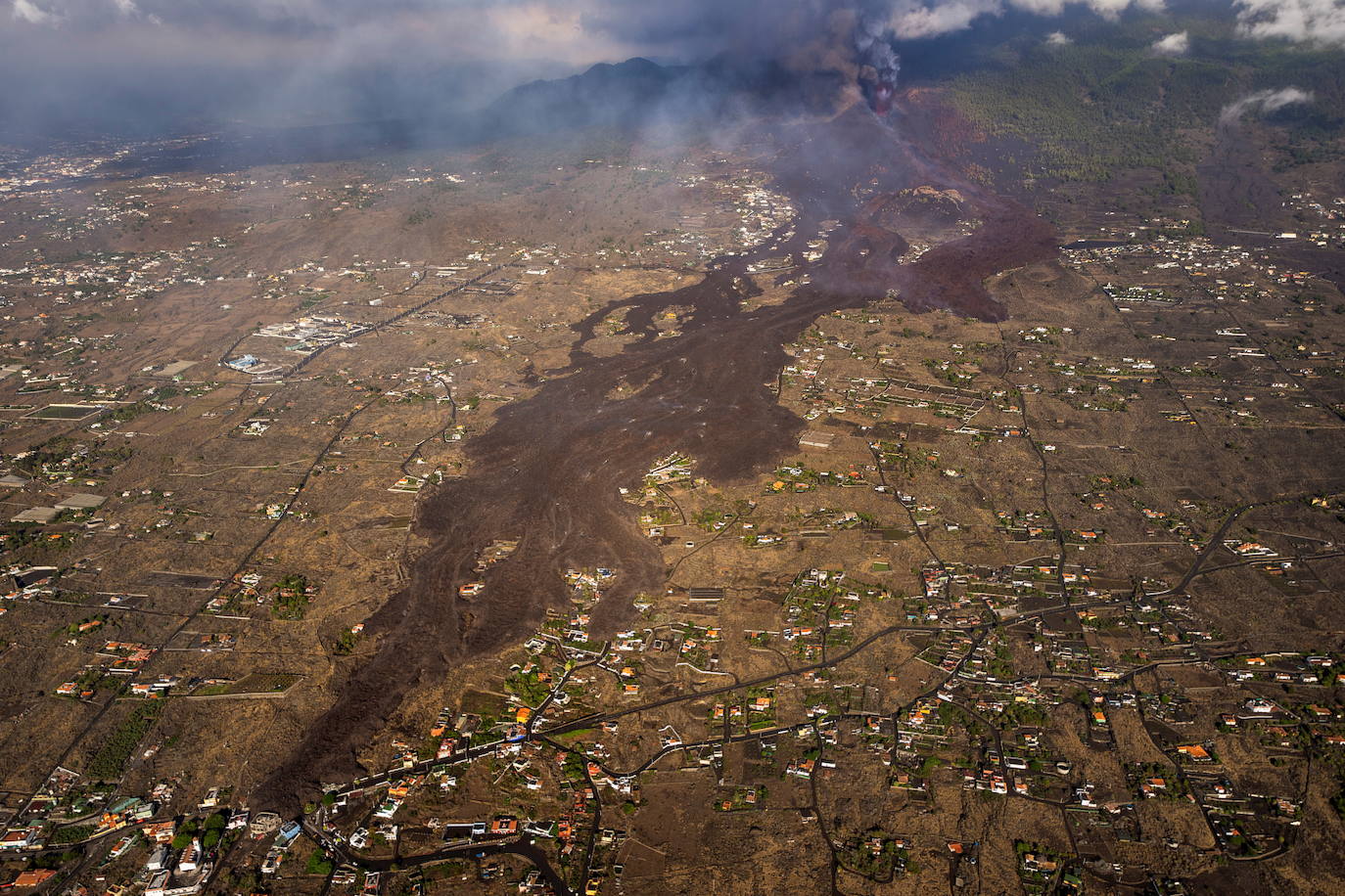 Fotos: El volcán de Canarias entra en erupción