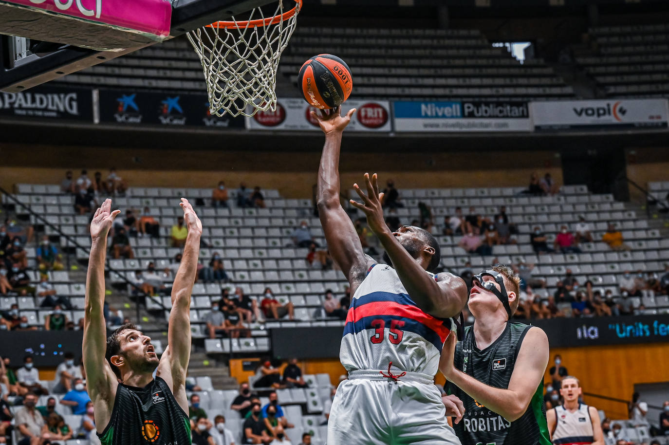 Fotos: Las mejores imágenes del Joventut-Baskonia
