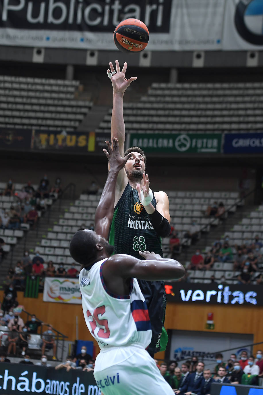 Fotos: Las mejores imágenes del Joventut-Baskonia
