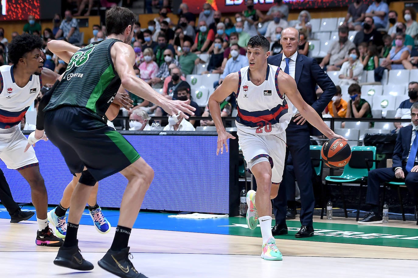 Fotos: Las mejores imágenes del Joventut-Baskonia