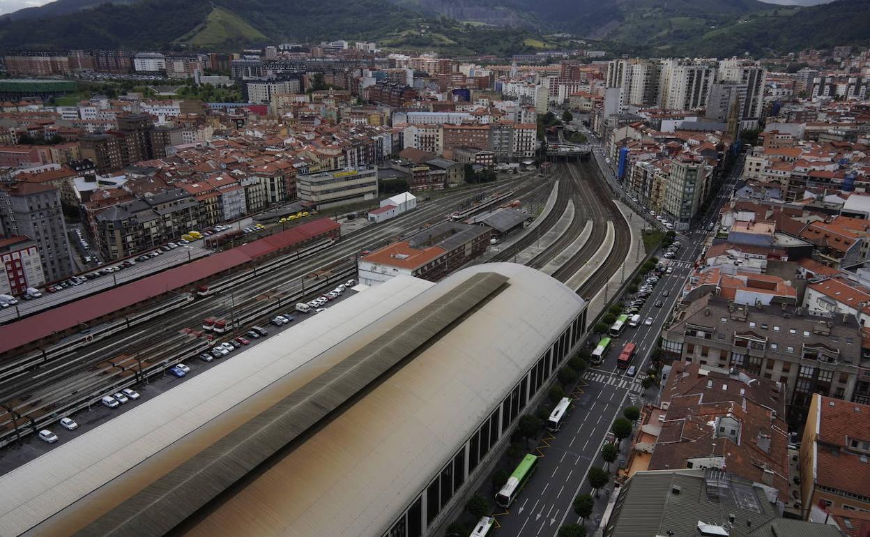 Bilbao asume que es imposible saber cuándo llegará el TAV