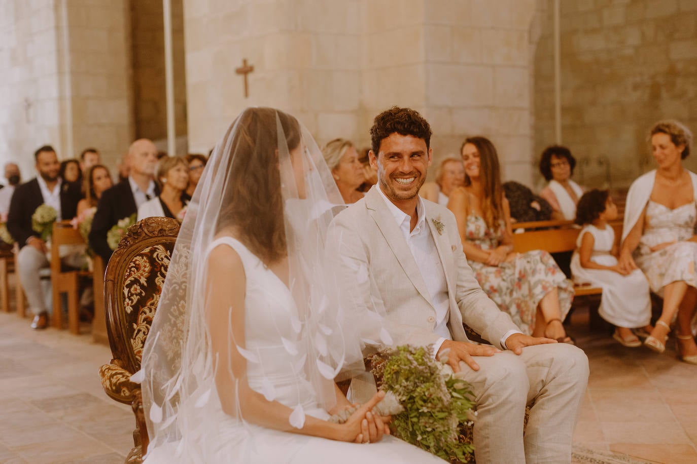 Fotos: La boda de ensueño en una isla francesa de Alazne, la modelo bilbaína del vestido sirena