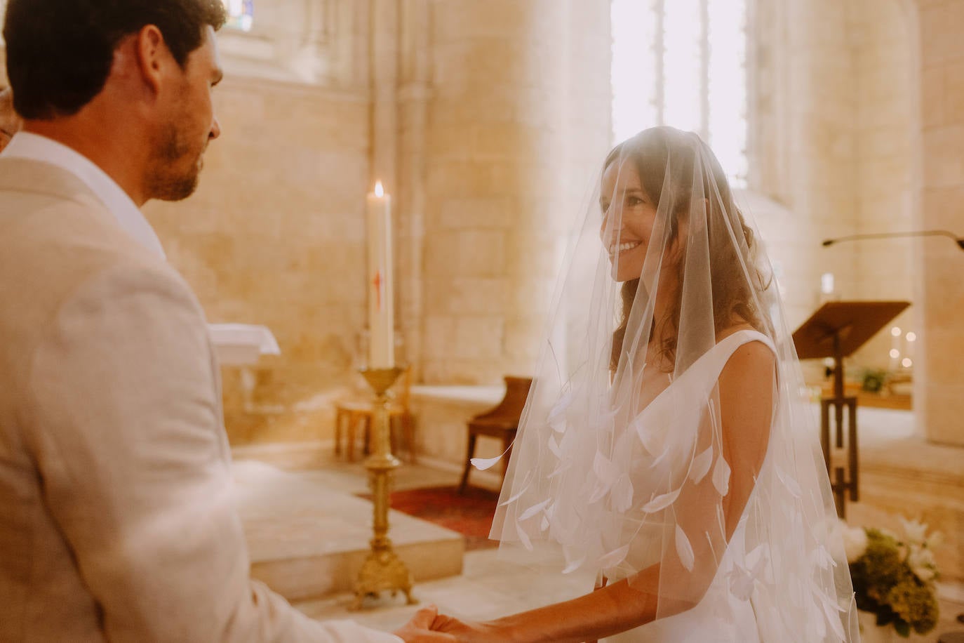 Fotos: La boda de ensueño en una isla francesa de Alazne, la modelo bilbaína del vestido sirena