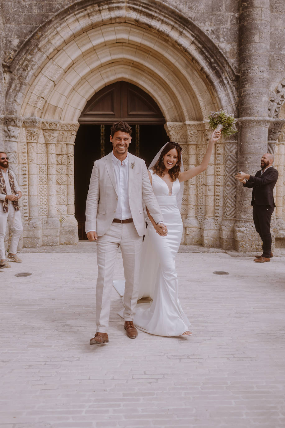 Fotos: La boda de ensueño en una isla francesa de Alazne, la modelo bilbaína del vestido sirena