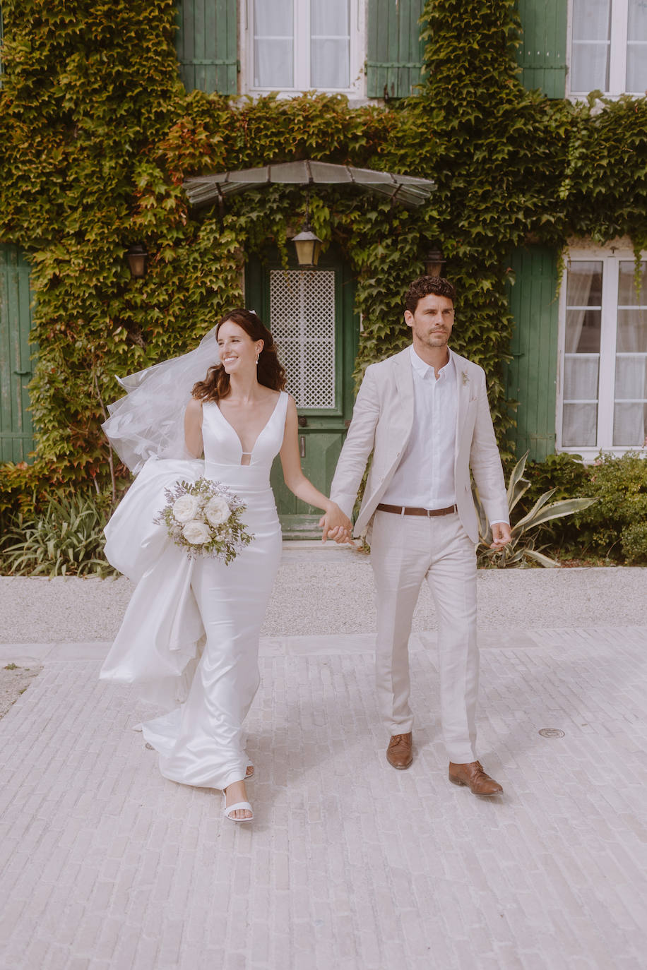 Fotos: La boda de ensueño en una isla francesa de Alazne, la modelo bilbaína del vestido sirena