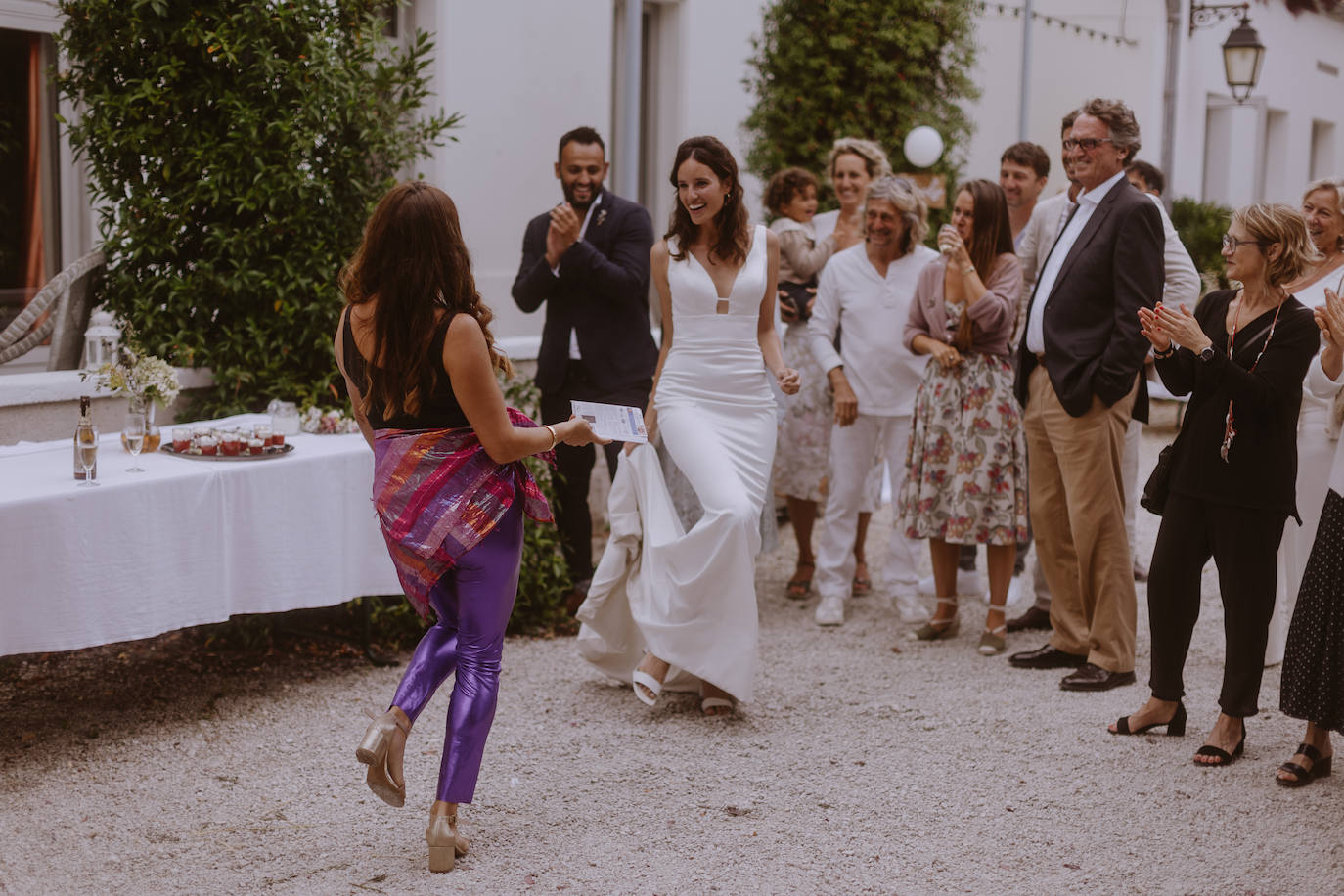 Fotos: La boda de ensueño en una isla francesa de Alazne, la modelo bilbaína del vestido sirena