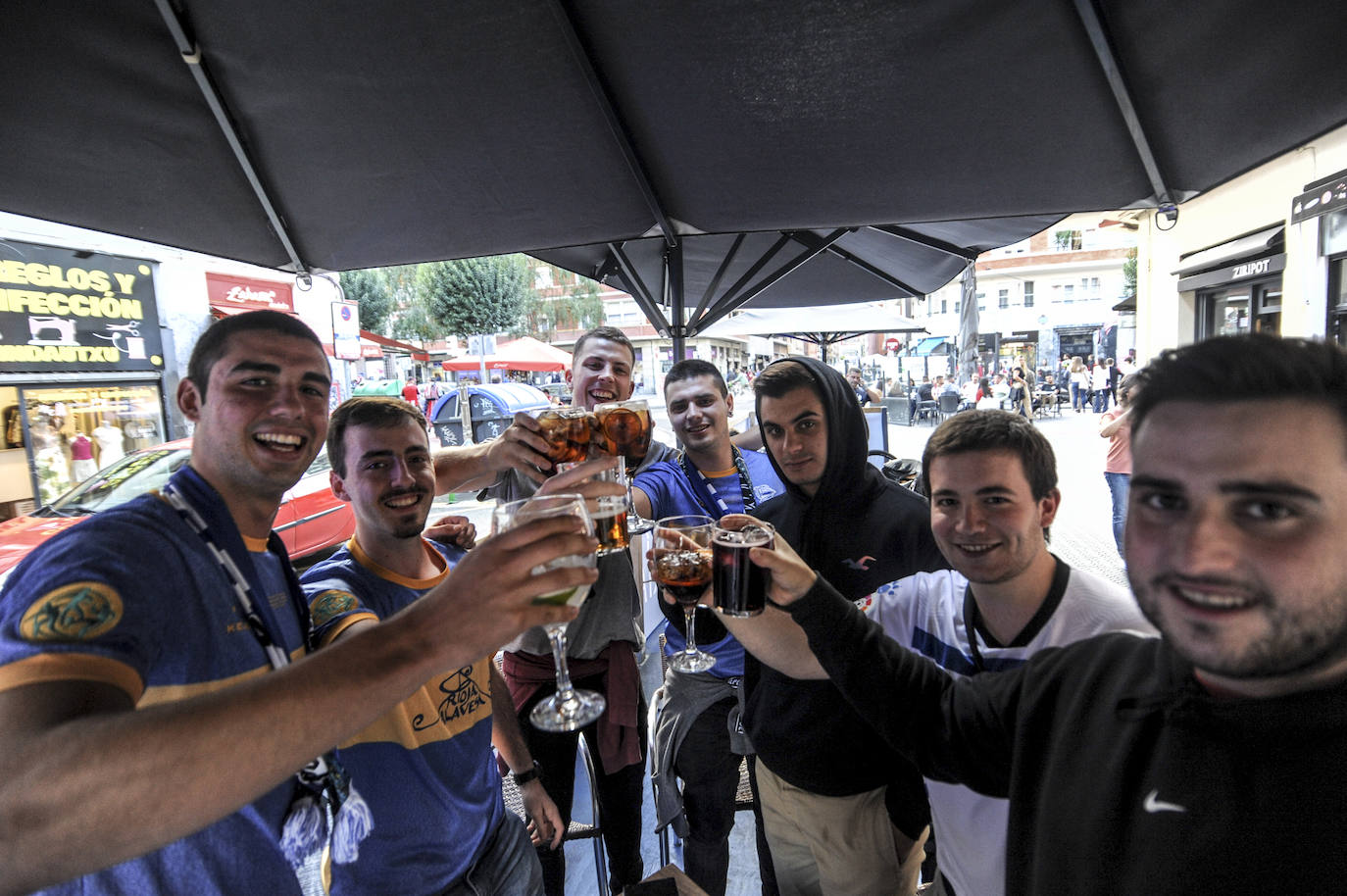 Fotos: Ambiente albiazul en San Mamés