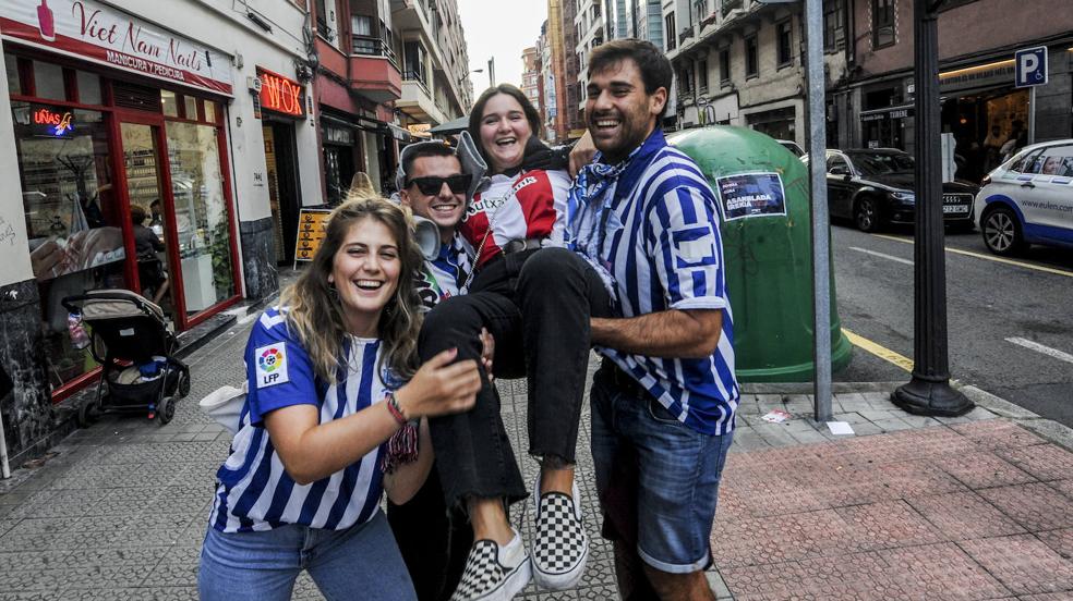 Ambiente albiazul en San Mamés