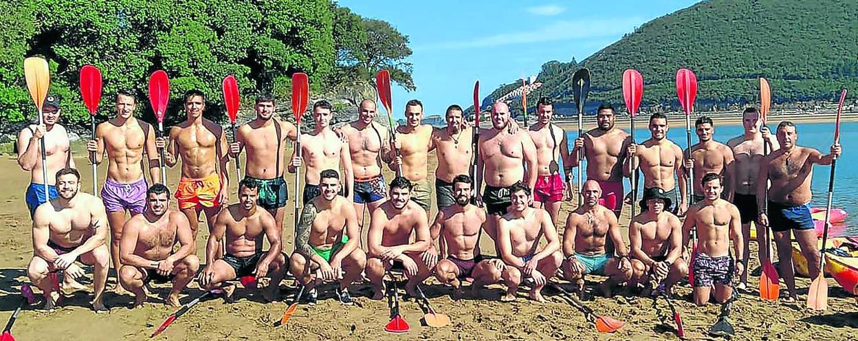 La plantilla de esta temporada, durante un entrenamiento en la reserva del Urdaibai. 