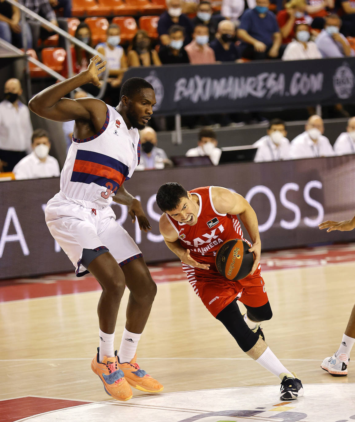 Fotos: Las mejores fotos del Manresa - Baskonia