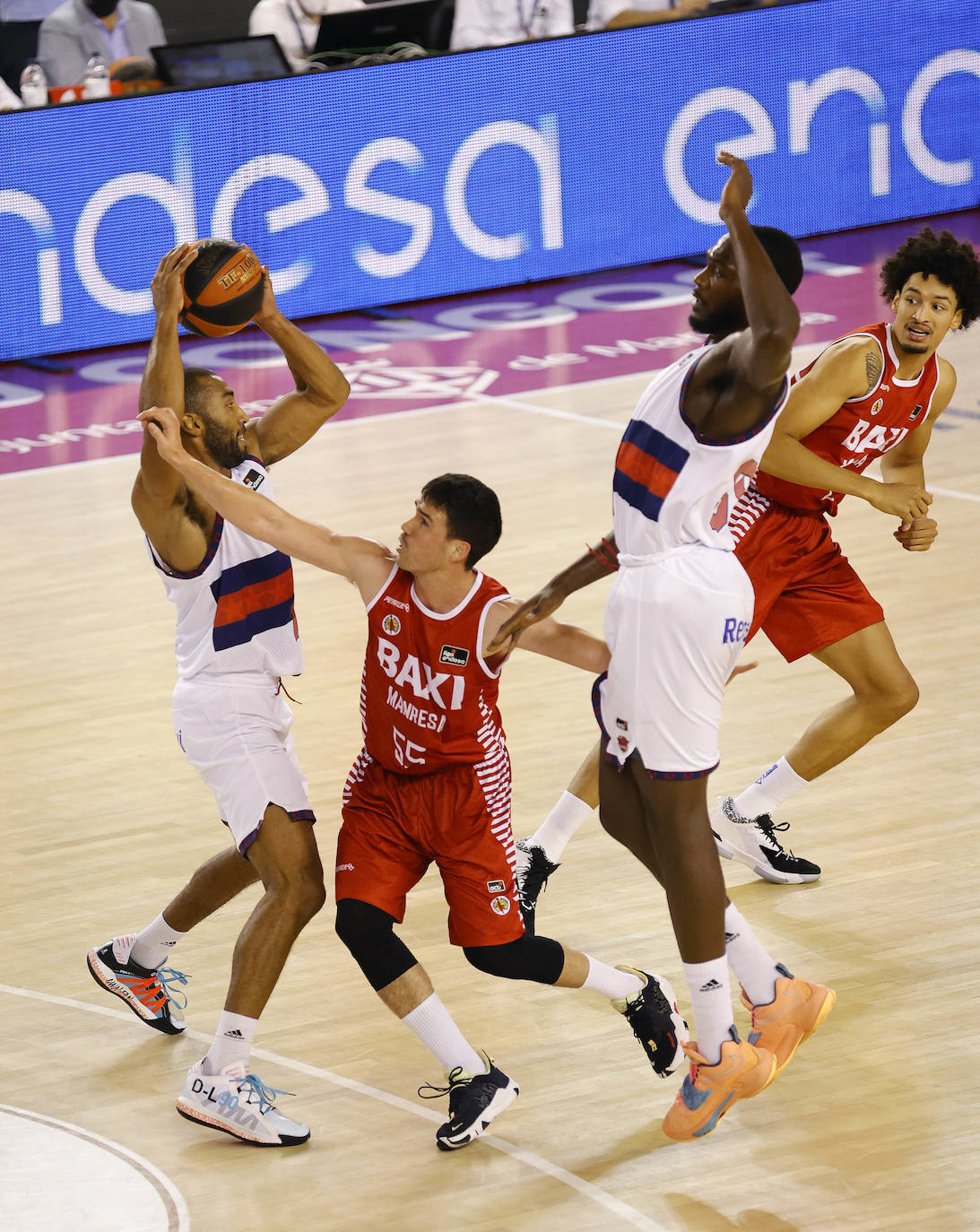 Fotos: Las mejores fotos del Manresa - Baskonia