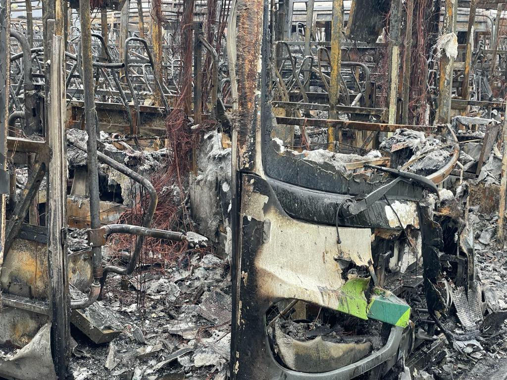 Fotos: Las imágenes de cómo ha quedado la flota de Bizkaibus calcinada