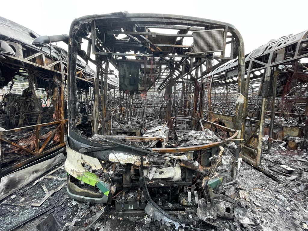 Fotos: Las imágenes de cómo ha quedado la flota de Bizkaibus calcinada