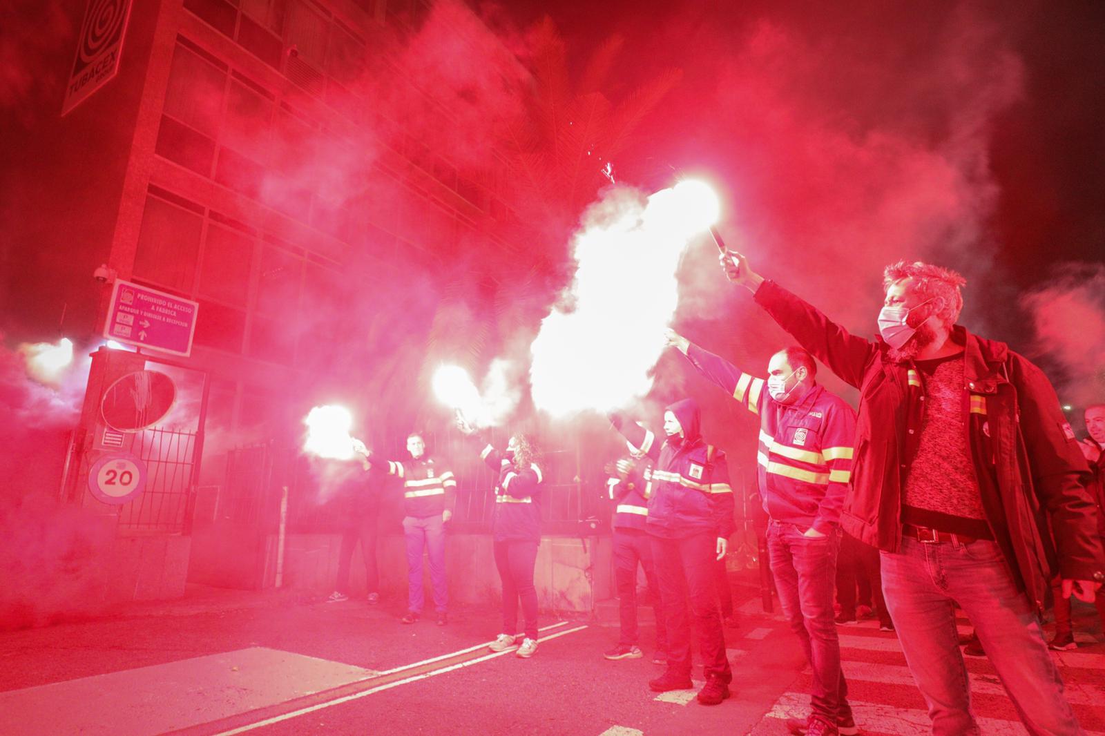 Fotos: Así han vuelto los trabajadores tras 236 días de huelga