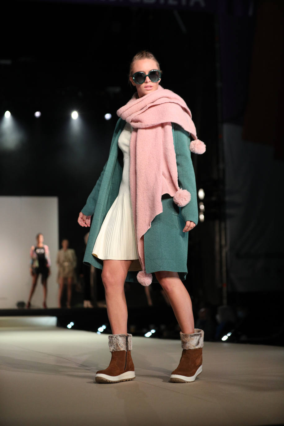 Las 'maxi' bufandas tomarán las calles esta temporada.