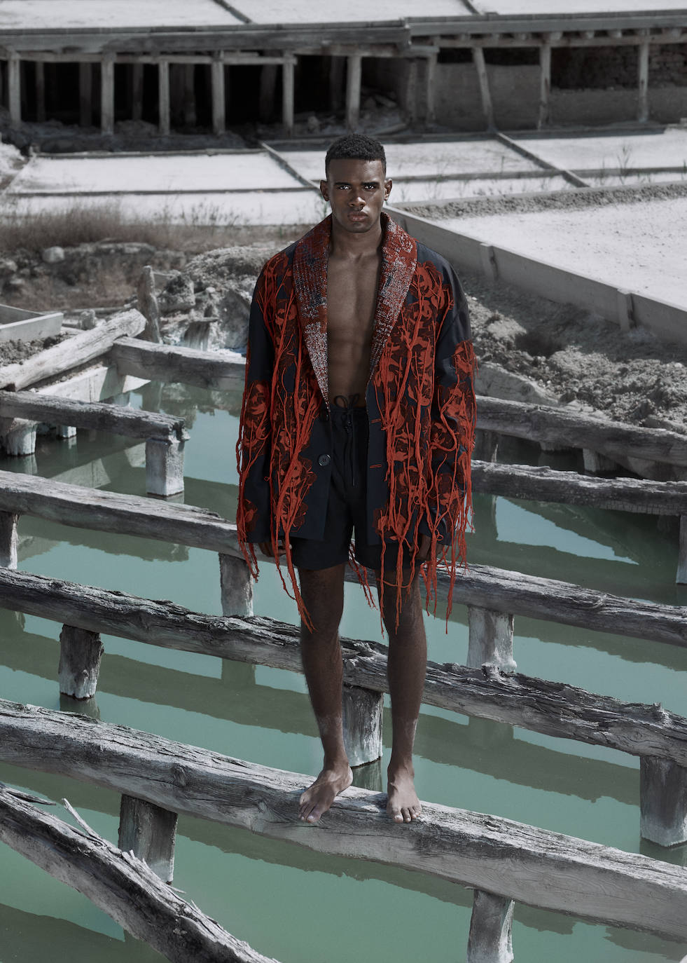 Videógrafa: María Zabala. Modelos: Berly Matansio y Gilbert Kosi. Estilista: Cristina Moyano. Maquilladora: Alba Herrera. Asistente de estilismo: Ibai Lobato. Asistente de fotografía: Aingeru Carrera.