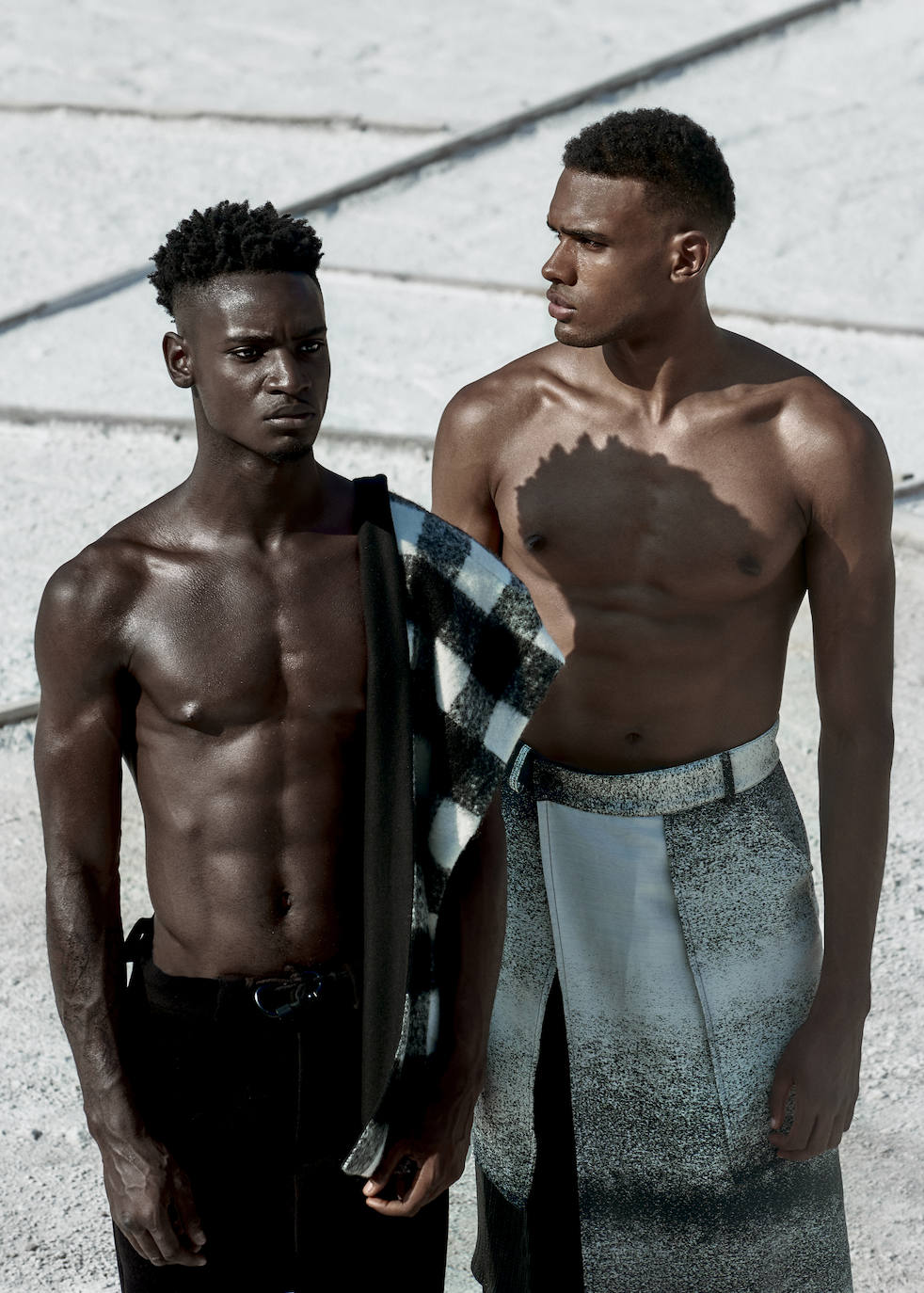 Diseño: Eñaut. Videógrafa: María Zabala. Modelos: Berly Matansio y Gilbert Kosi. Estilista: Cristina Moyano. Maquilladora: Alba Herrera. Asistente de estilismo: Ibai Lobato. Asistente de fotografía: Aingeru Carrera. 