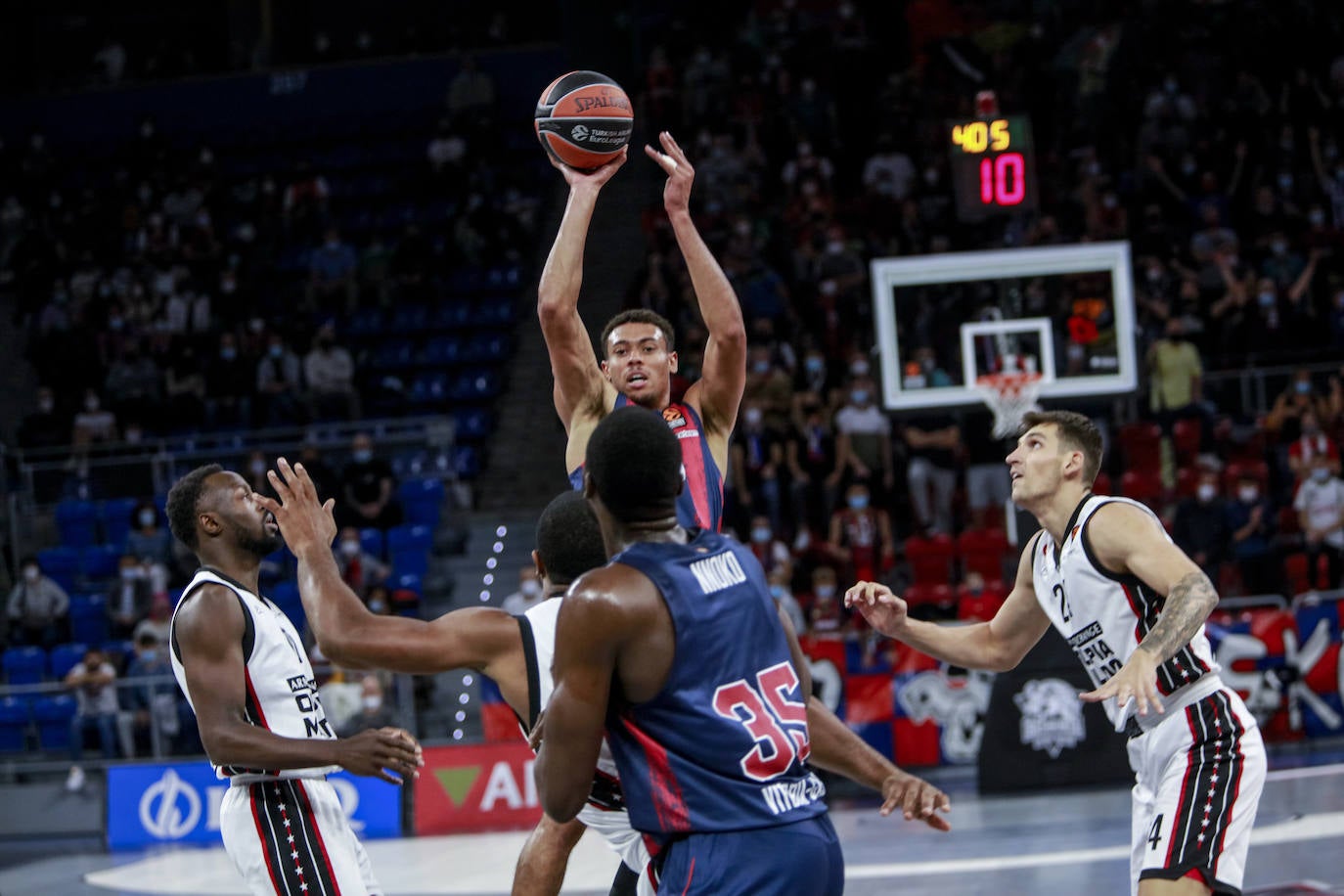 Fotos: Las mejores imágenes del Baskonia - Milano