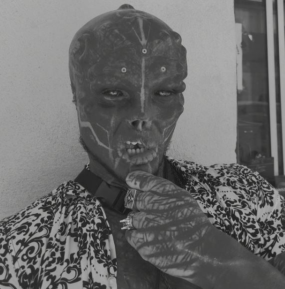 Fotos: The Black Alien hace turismo en Bizkaia