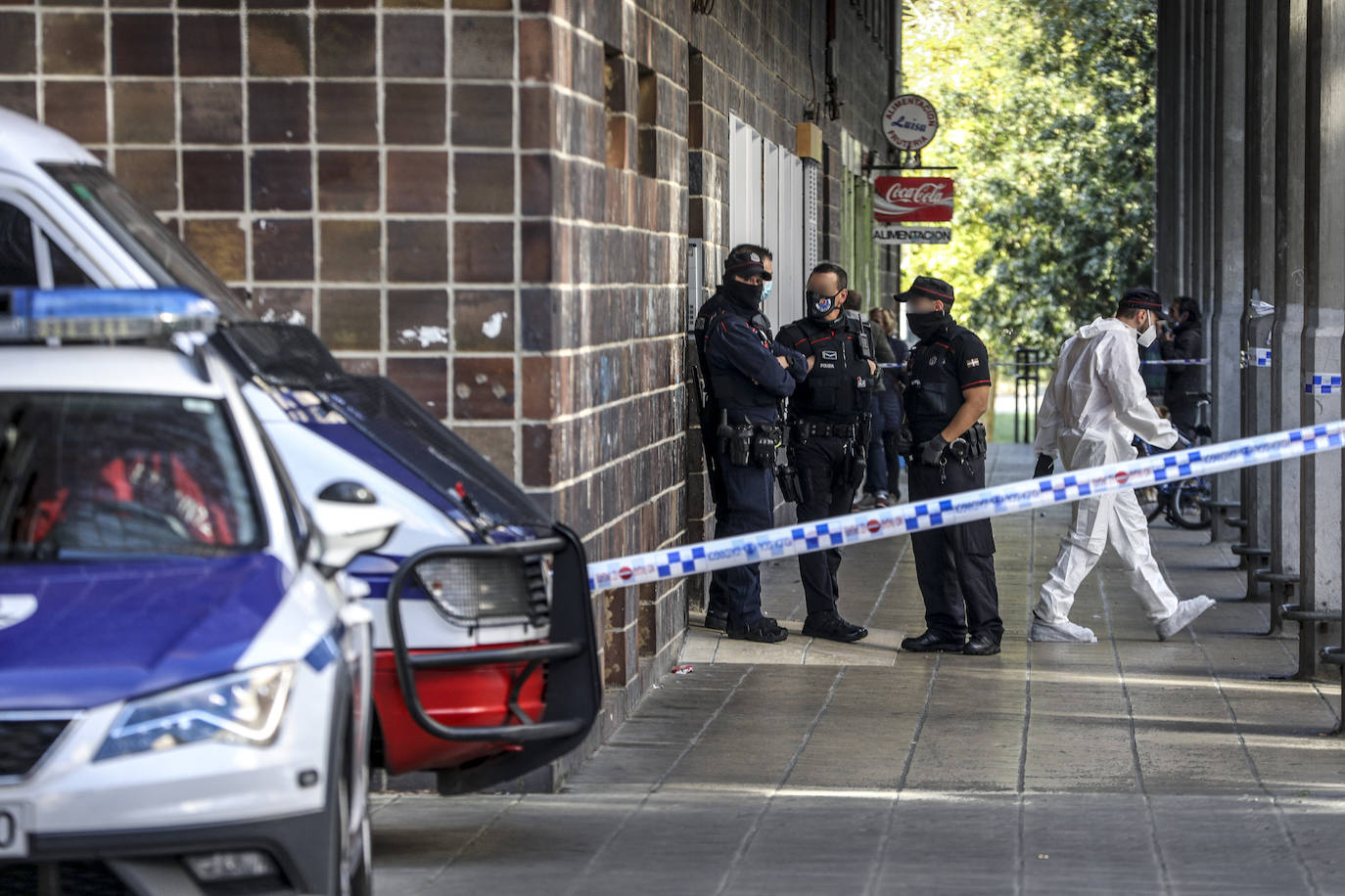 Fotos: Mata a su mujer a cuchilladas delante de sus hijos en Sansomendi