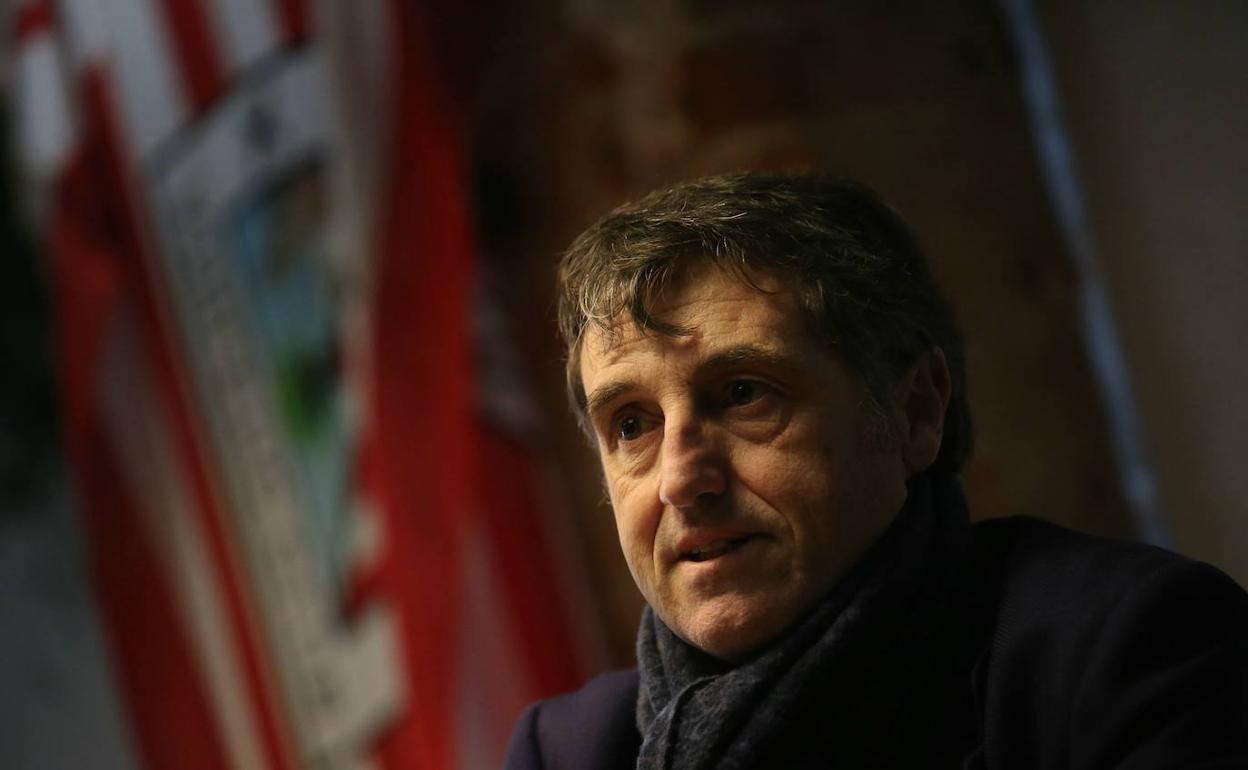 Jon Ander de las Fuentes - Contador del Athletic: «Estamos trabajando con unos límites salariales»