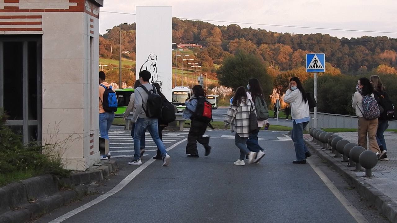 Fotos: Un hombre armado irrumpe en el campus de Leioa de la UPV/EHU