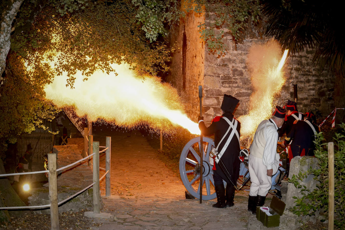 La representación de la quema del convento de Santa Catalina se realizó al caer la noche.