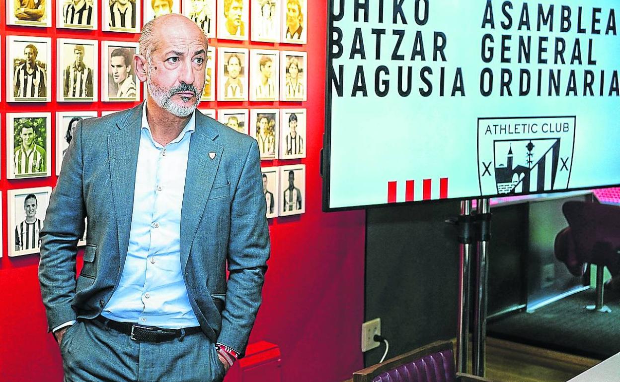 Aitor Elizegi, en un receso de una Asamblea de Socios Compromisarios. 