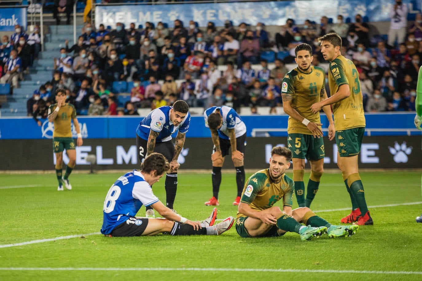 Fotos: Las mejores imágenes del Alavés - Betis