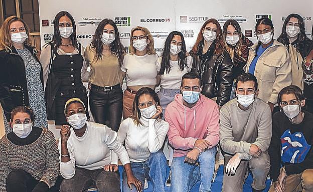 Alumnos y alumnas de Segundo de Turismo del Instituto Francisco de Vitoria.