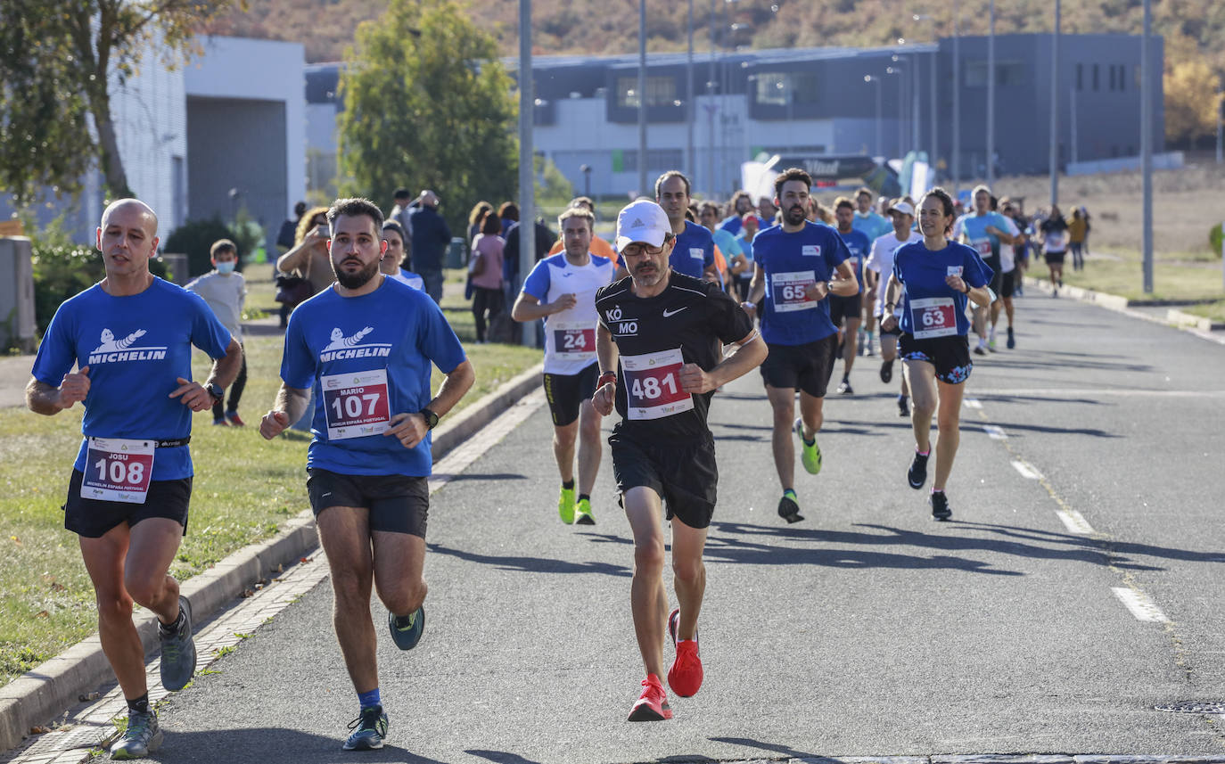 Fotos: Osakidetza gana en número la Carrera de Empresas