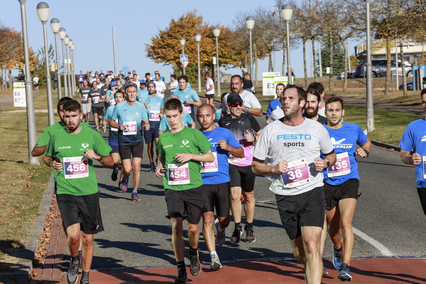 Fotos: Osakidetza gana en número la Carrera de Empresas