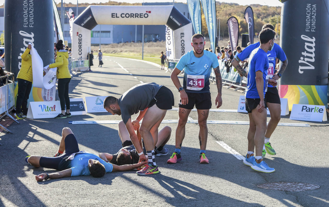 Fotos: Osakidetza gana en número la Carrera de Empresas