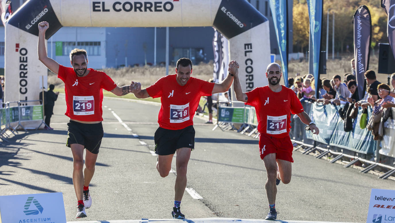 Fotos: Osakidetza gana en número la Carrera de Empresas