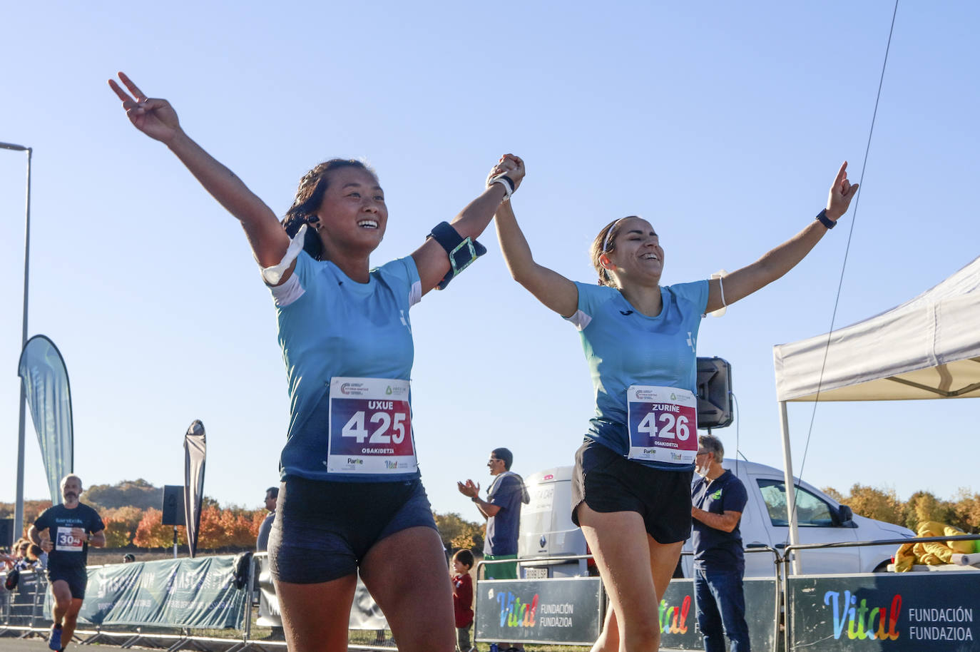 Fotos: Osakidetza gana en número la Carrera de Empresas