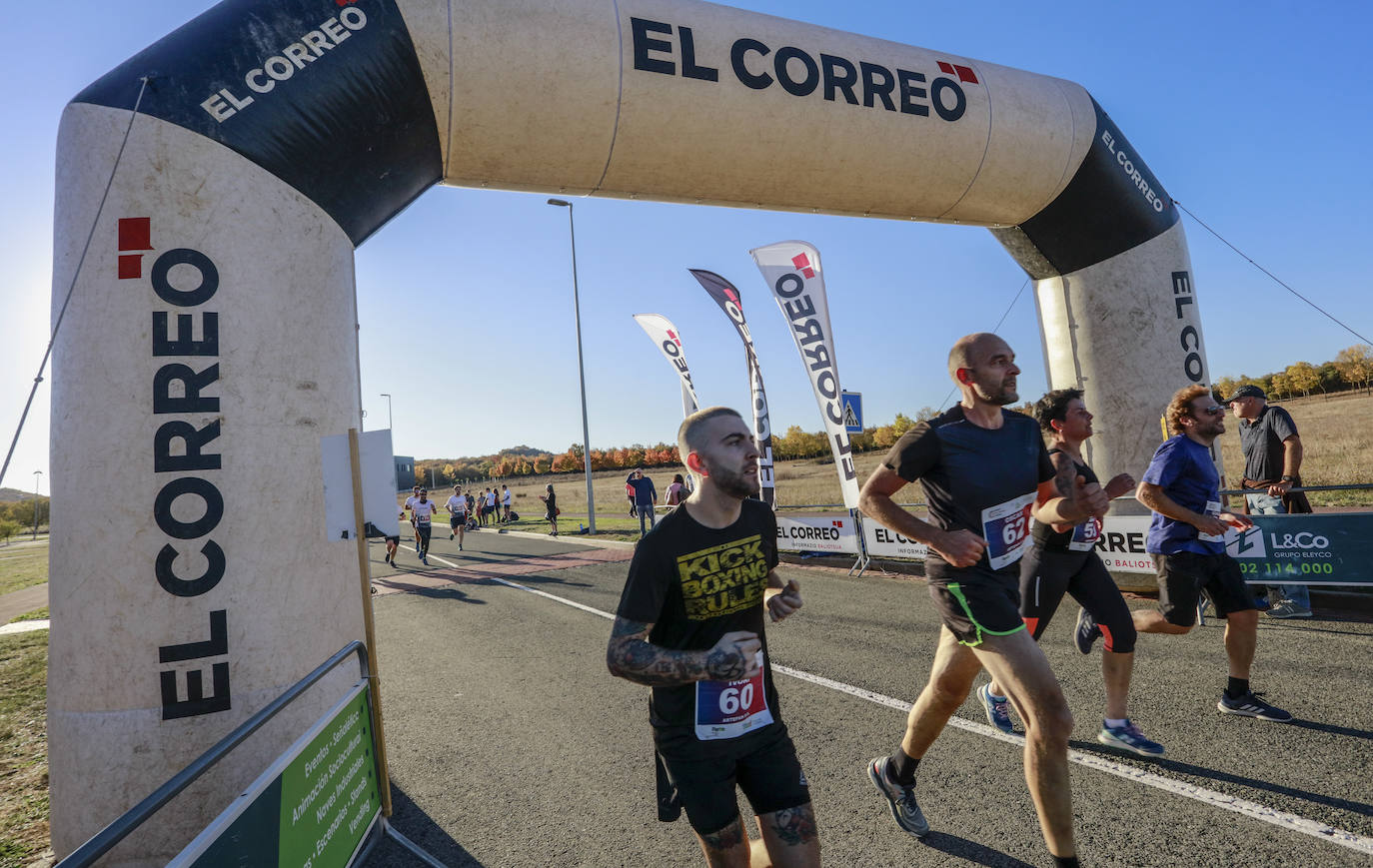 Fotos: Osakidetza gana en número la Carrera de Empresas