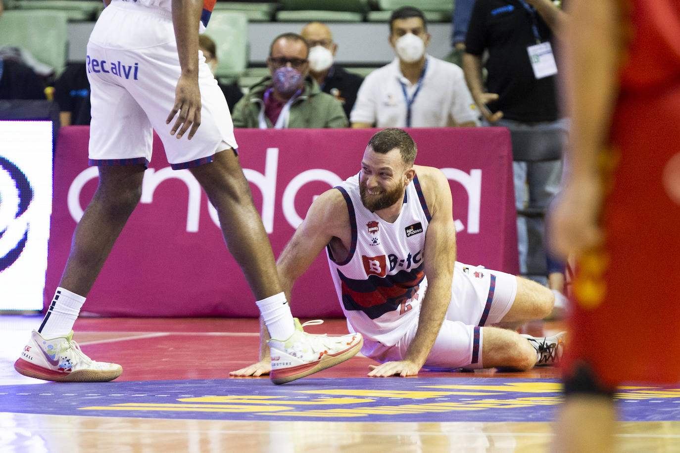 Fotos: Las mejores imágenes del UCAM Murcia - Baskonia