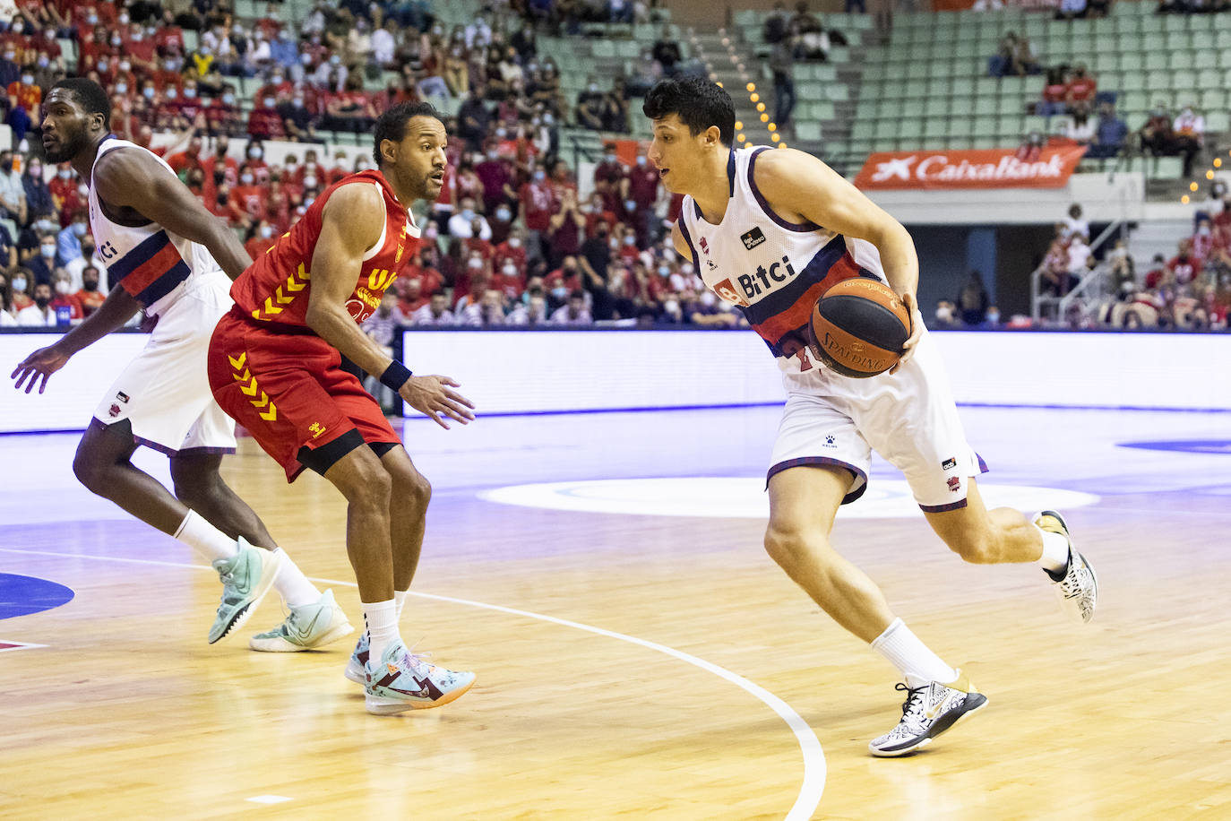 Fotos: Las mejores imágenes del UCAM Murcia - Baskonia