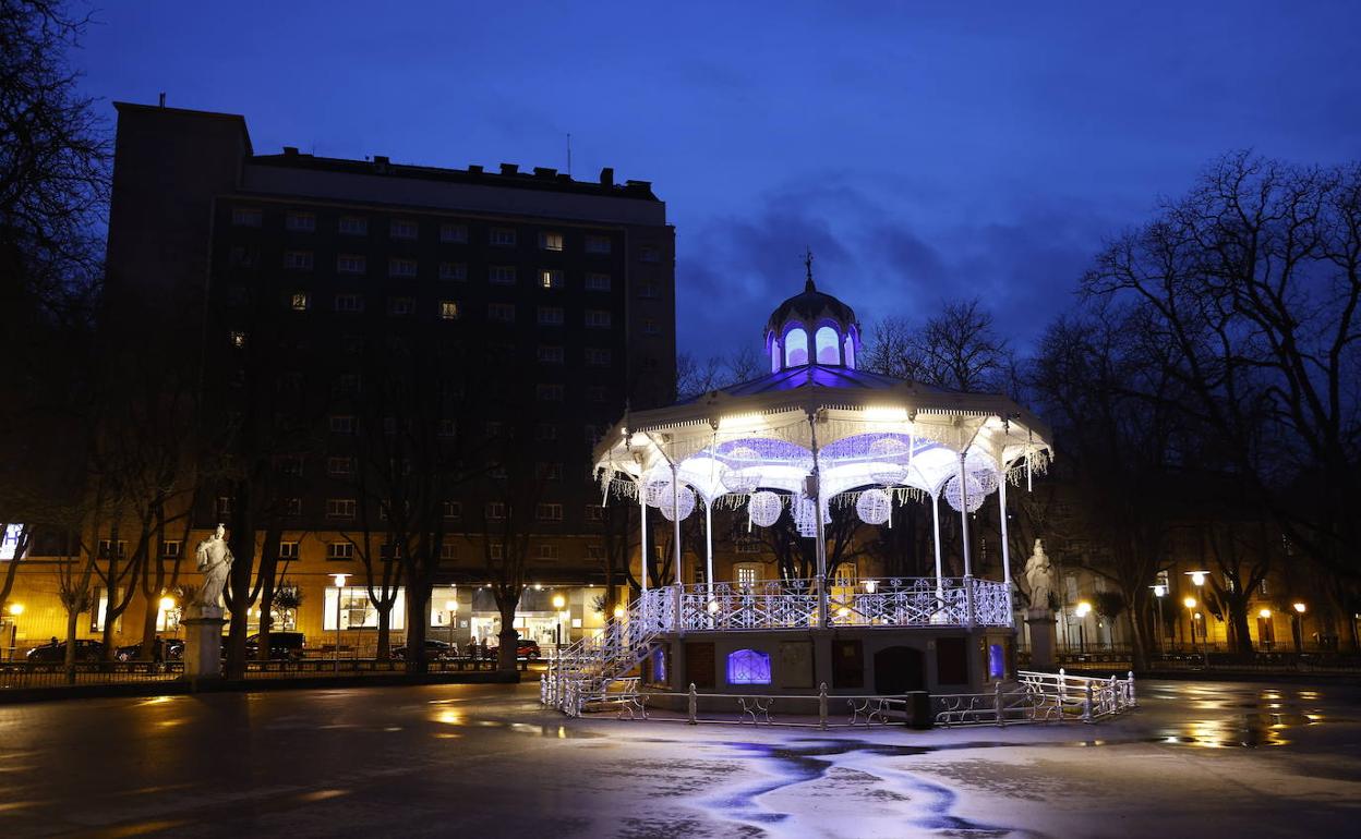 Ingresan en prisión dos hombres por agredir sexualmente a otro en el parque  de La Florida en Vitoria | El Correo