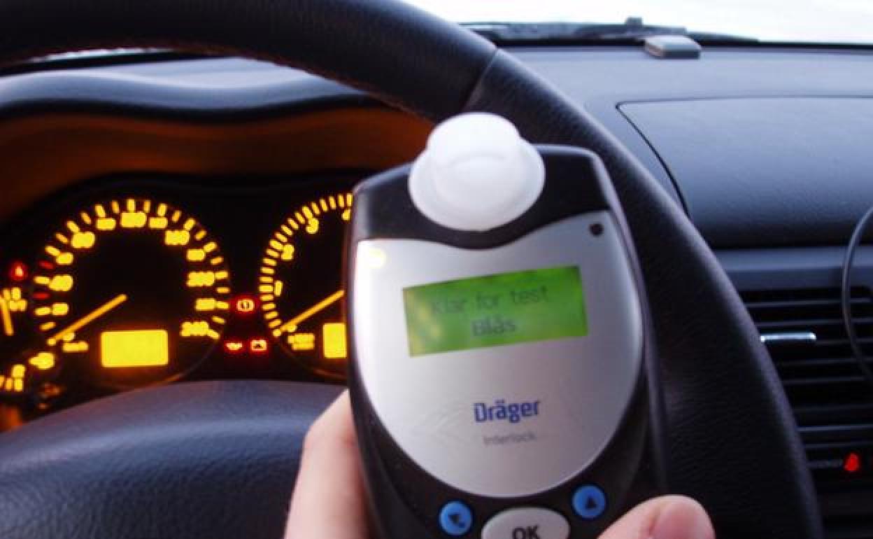 DGT | Multas de tráfico: Alcoholímetro antiarranque: el revolucionario invento de la DGT con el que pretende evitar miles de muertes en carretera