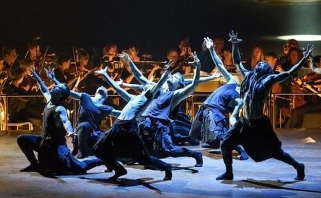 Danza de las Furias, de 'Orphée et Eurydice', de Gluck, en el montaje de Hofesch Shechter y John Fulljames (director asistente de la Royal Opera House). 